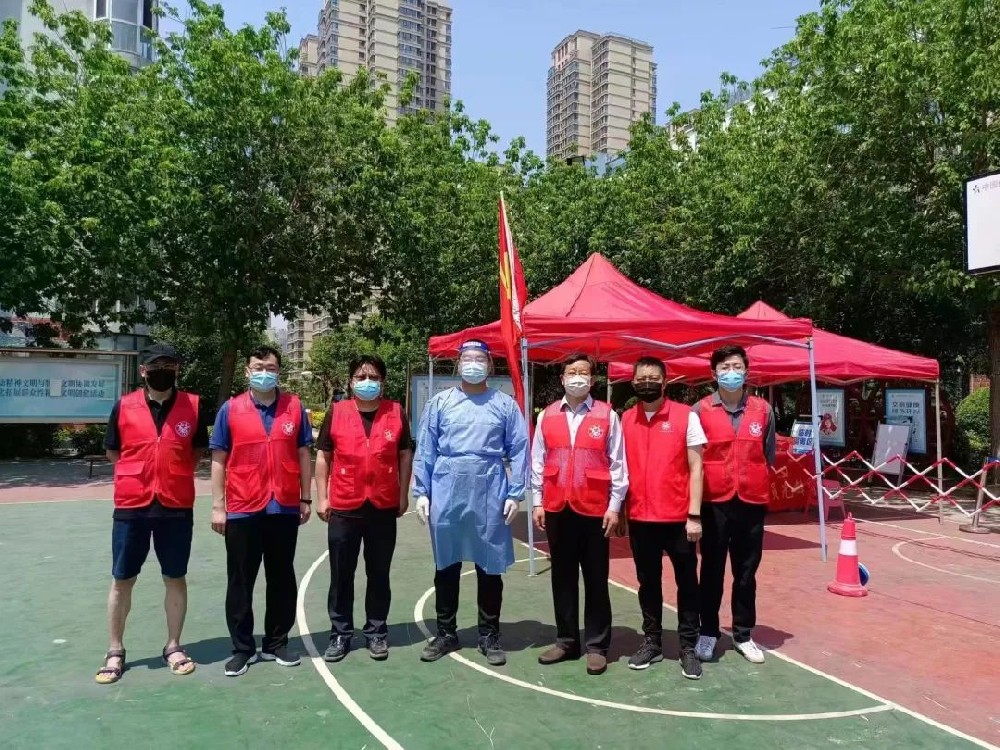【黨建園地】服務(wù)核酸檢測，爭當(dāng)防疫先鋒│鄭投產(chǎn)業(yè)園黨員志愿者積極參與社區(qū)疫情防控志愿服務(wù)活動