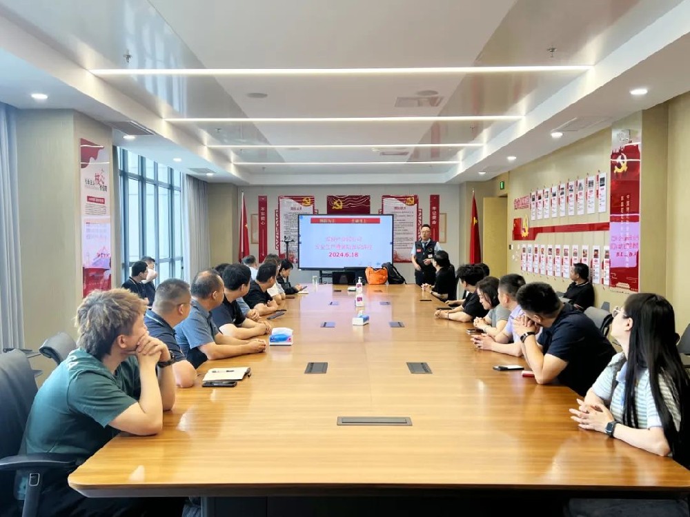 人人講安全 個個會應急│鄭投產業(yè)園公司開展消防培訓暨應急逃生、滅火實操演練活動